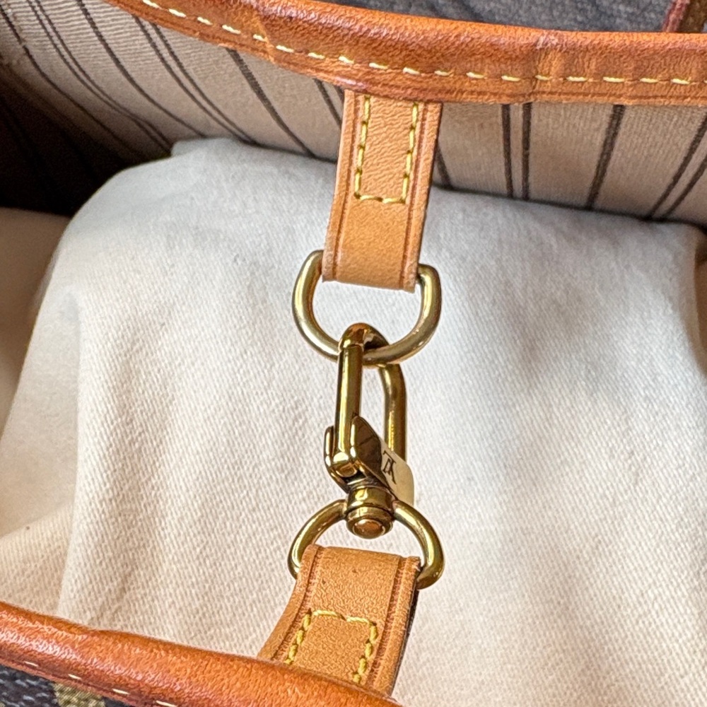 Louis Vuitton Neverfull MM Monogram Classic Tote - Picture 16 of 16
